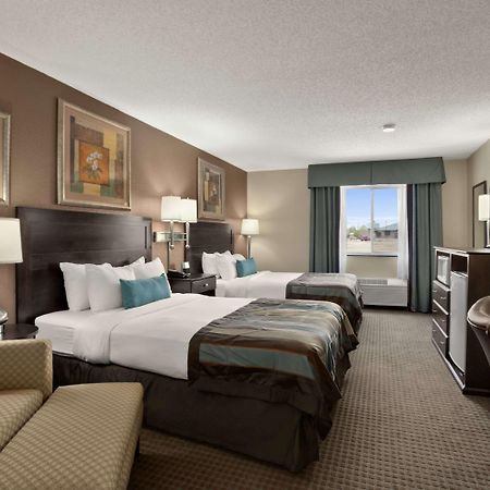 Wingate By Wyndham Pueblo Hotel Exterior photo